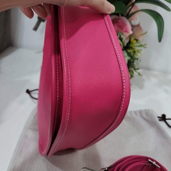 A111- 💯 % authentic Hermès Evelyne PM lll Rose Tyrien Epsom leather - Picture 5 of 16